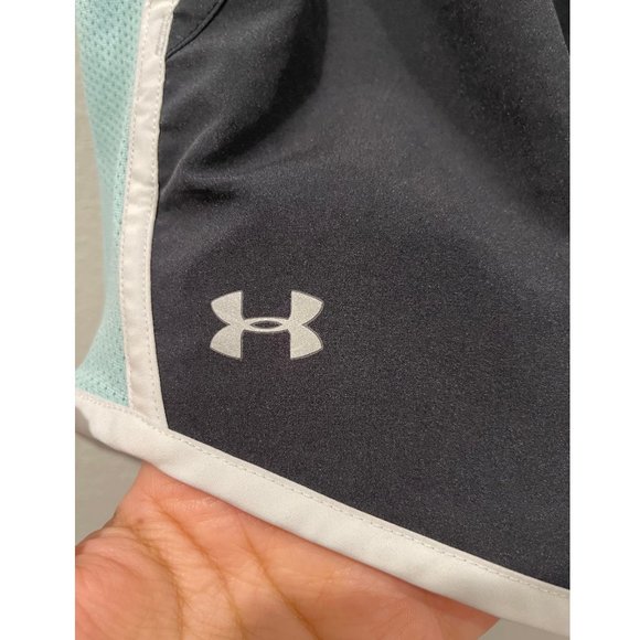 UNDER ARMOUR Shorts - Picture 2 of 3